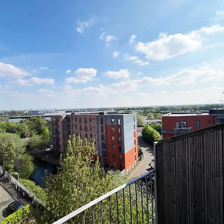 2 Bed Apartment Manchester Sportcity Opposite Etihad Stadium & Coop Live-3